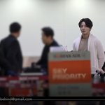 [연예인] <b>윤시윤</b> 출국 존잘 하트다~ ㅂㅂ