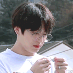 [방탄소년단] 찍을때 한잔 올릴땐 <b>한병</b>