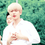 조카 데리러 어린이집 갔는데 자는 조카 안고 나오는 교사 변백현<b>vs</b>