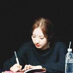 보나 <b>사복차림</b>으로 팬싸출근