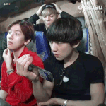 [EXO] 막내의 <b>전화</b>에 은근 집중하게되는 엉아 셋
