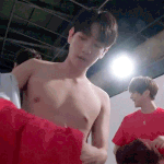 [EXO] 놀래켜 주려고 남친 방 <b>옷장</b>에 숨었는데...