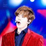 [EXO] 준며니 피부가 하애서 <b>붉은색</b> 옷 넘 잘어울린다