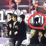 백현 시상식에서 뭐하는거야??;;;