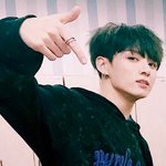 얘들아 <b>정국이</b> 입고 있는 옷