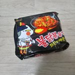 지금 <b>불닭</b> 먹을까말까 ㅈㅂ추반좀