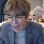 [EXO] 길가다 빙판길에 <b>뒤</b>로 넘어간 날 <b>본</b> 백현