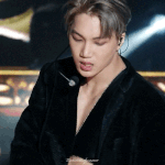 [카이] <b>SBS</b> 가요대전 엑소 카이 종인 독무 엔딩 움짤