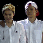 [EXO] 앜ㅋㅋㅋ 중독 듣고있는데 엄마가 오발탄이래ㅋㅋㅋㅋ