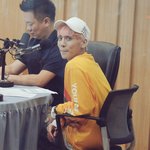 종현님 <b>의자</b> <b>위</b> 사진;