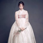 [연예인] 명절마다 봐줘야 되는 수지 퍼스트룩 한복 <b>화보</b>.<b>jpg</b>