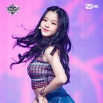 장원영 옷 진짜 너무한다...