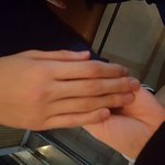 너 손 너무 이뻐