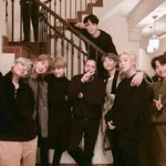 [드루와] 디올 <b>옴므</b> 디자이너와 함께 사진 찍은 방탄소년단