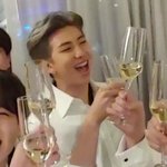 [방탄소년단] <b>샴페인</b> 광고는 어디 없나여