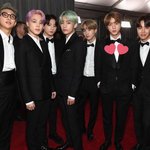 [방탄소년단] 밝은 <b>갈색</b>머리를 한 저 남자는 누구입니까?