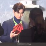 [EXO] 준면이가 픽한 가방 당신의 선택은?