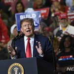 트럼프 "방위비 5억 <b>달러</b> 더" 돌발 발언…내년 협상도 험로