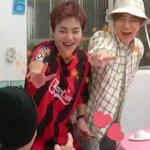[EXO] 민석이 또 <b>양손</b>동기화 ㅋㅋㅋ 해맑