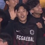 손 <b>응원</b> 간 류준열