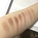 내 섀도우 취향 정말 <b>한결</b>같다