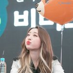 이 머리 <b>탈색</b> 몇번해야될거같아?