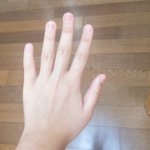[댓글부탁해] <b>내손</b>은 진짜 안예쁘게 생긴거같음