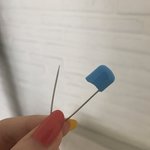 [댓글부탁해] 나 소파에 꽂혀있던 <b>옷핀</b>에 찔렸는게