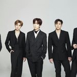 [드루와] 엄청나게 <b>대박적</b>인 뉴이스트 단체사진!!!!