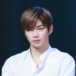 [강다니엘] 흰 <b>셔츠</b>가 이렇게 좋은거였냐구