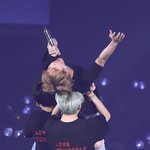 [방탄소년단] 이걸 왜 <b>경건</b>한 자세로 관람하냐고 ㅋㅋㅋㅋㅋㅋㅋ