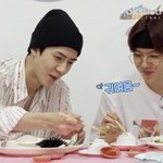 [EXO] 자기 <b>형아</b>라고 또 동생 귀여워하는 백현이