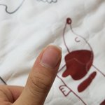 [댓글부탁해] 이불정리하다가 천장에 손톱 박았는데