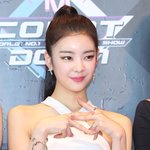 <b>365일</b> 성수기인 아름다운 女돌