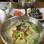 <b>점심</b>은 <b>잔치</b>국수