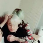 [방탄소년단] 요즘 김태형 <b>온몸</b>으로 애정표현하네