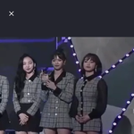 와 <b>정연</b> 얼굴 얼마나 작은 거임???