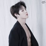 하성운 화보 비하인드 컷
