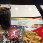 혼자 <b>맥날</b> 왔당