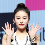 예지 웃는 거 예쁜 것 같음