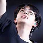 분위기 또 확 달라지는 <b>아이돌</b> 잇<b>템</b>