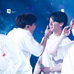 [방탄소년단] 이거 완전 애<b>깅이</b> 놀아주는 엄마 모먼트ㅋㅋㅋ