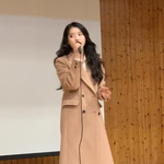 모교인 <b>김제</b>여고 방문한 아이유 모습
