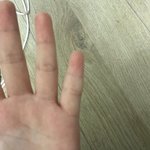 나 새끼 손가락이 너무 <b>통통</b>해 얘들아..
