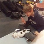 [EXO] 백현이 무릎에있는 갱<b>쥐</b>