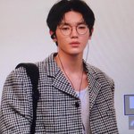 [드루와] 오늘자 <b>런닝</b>셔츠입고 귀국하는 엔시티 태용