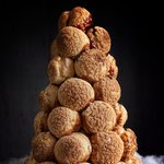 탑으로 쌓아올린 슈크림 '크로캉<b>부슈</b>'