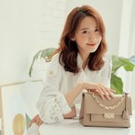 윤아 화보 예쁨 <b>가득</b>.jpg