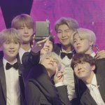 [방탄소년단] 옹기종기 모여있는 <b>와중</b>에