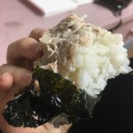 나보다 <b>삼각</b>김밥 더럽게 먹는사람?